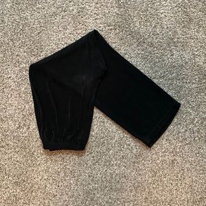 Black Chico’s travelers (size 2 short) pants. Great work, casual, and traveling,